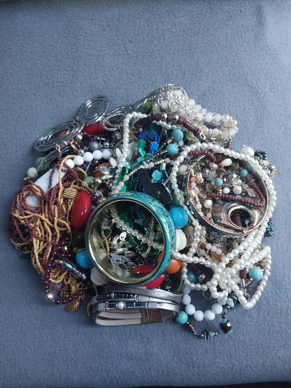 Lot of Wearable Vintage To Modern Costume Jewelry 2Ib+ - Picture 3 of 4